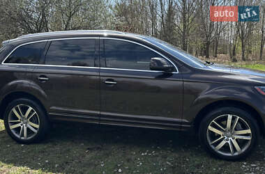 Позашляховик / Кросовер Audi Q7 2011 в 