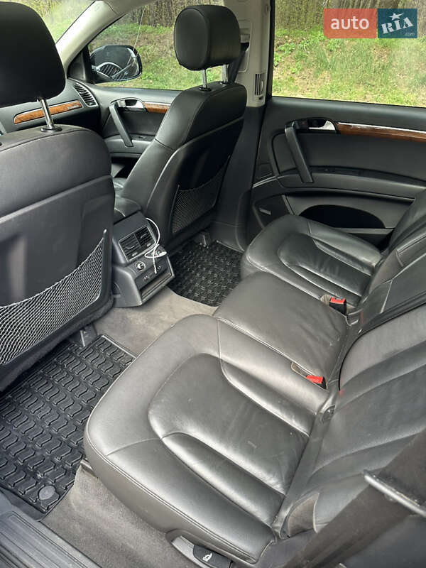 Позашляховик / Кросовер Audi Q7 2010 в Володимирі