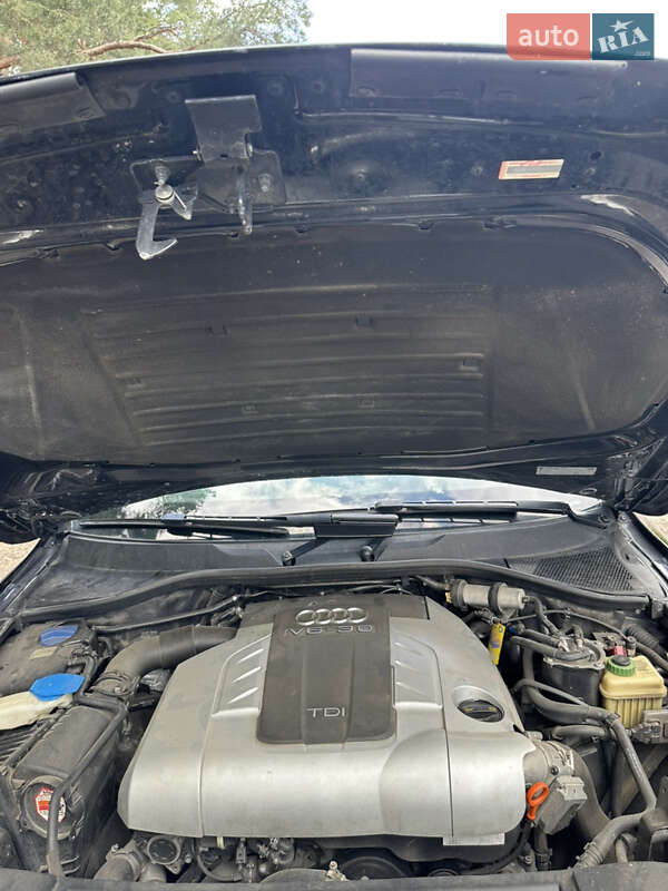 Позашляховик / Кросовер Audi Q7 2010 в Володимирі