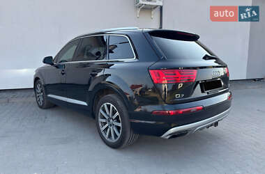 Позашляховик / Кросовер Audi Q7 2017 в 