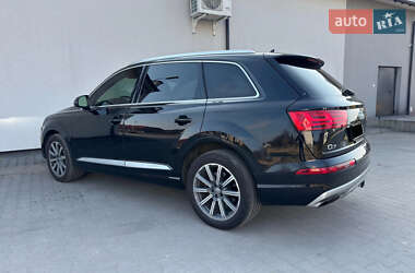 Позашляховик / Кросовер Audi Q7 2017 в 
