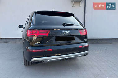 Позашляховик / Кросовер Audi Q7 2017 в 