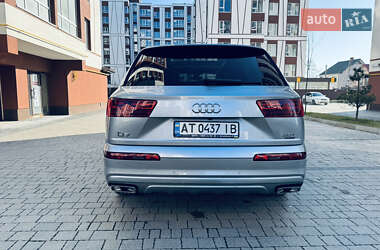Внедорожник / Кроссовер Audi Q7 2016 в 