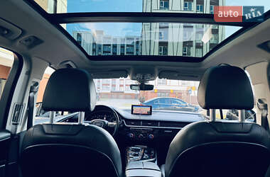 Внедорожник / Кроссовер Audi Q7 2016 в 