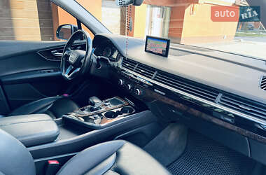 Внедорожник / Кроссовер Audi Q7 2016 в 