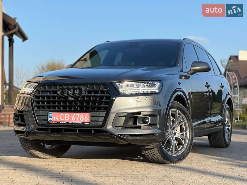 Позашляховик / Кросовер Audi Q7 2018 в 