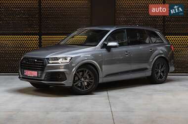 Внедорожник / Кроссовер Audi Q7 2017 в 