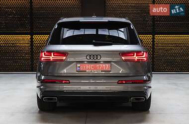 Внедорожник / Кроссовер Audi Q7 2017 в 