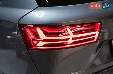 Внедорожник / Кроссовер Audi Q7 2017 в 
