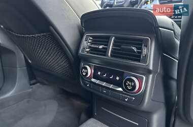 Позашляховик / Кросовер Audi Q7 2015 в 