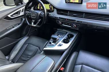 Позашляховик / Кросовер Audi Q7 2015 в 