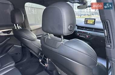 Позашляховик / Кросовер Audi Q7 2015 в 