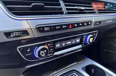 Позашляховик / Кросовер Audi Q7 2015 в 