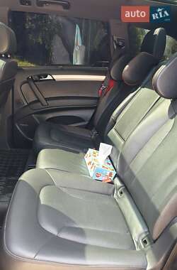 Внедорожник / Кроссовер Audi Q7 2015 в 