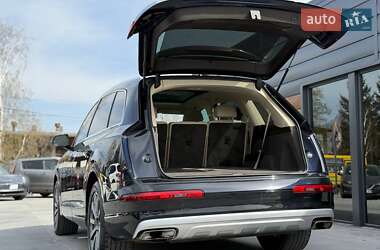 Позашляховик / Кросовер Audi Q7 2017 в 