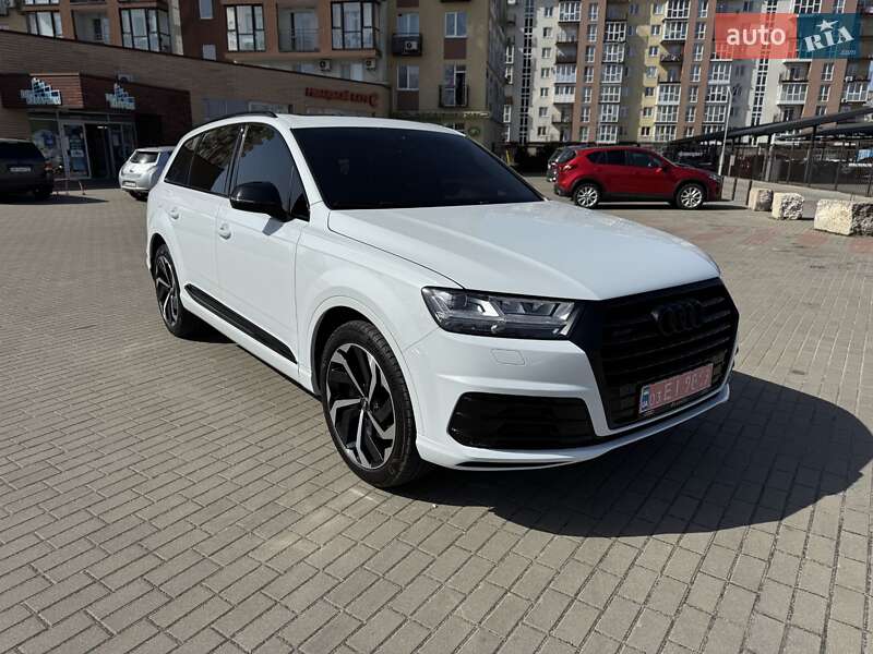 Внедорожник / Кроссовер Audi Q7 2016 в 