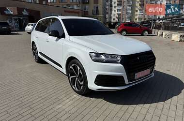 Внедорожник / Кроссовер Audi Q7 2016 в 