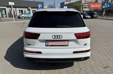 Внедорожник / Кроссовер Audi Q7 2016 в 