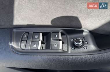 Внедорожник / Кроссовер Audi Q7 2016 в 
