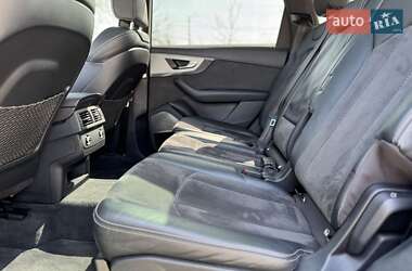 Внедорожник / Кроссовер Audi Q7 2016 в 