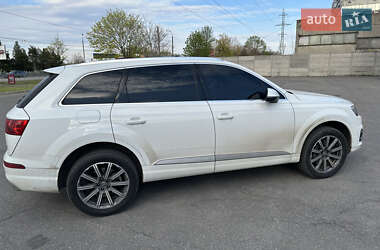 Позашляховик / Кросовер Audi Q7 2018 в 