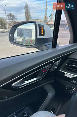 Позашляховик / Кросовер Audi Q7 2018 в 