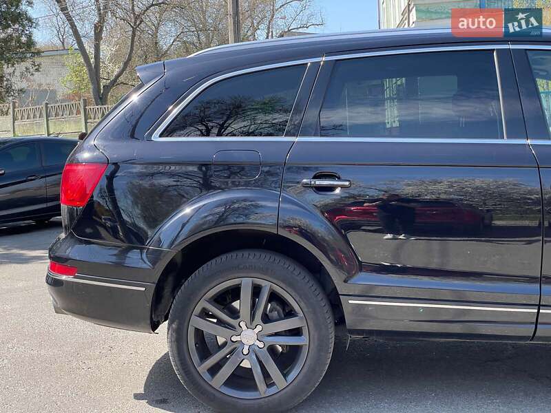 Позашляховик / Кросовер Audi Q7 2013 в Києві