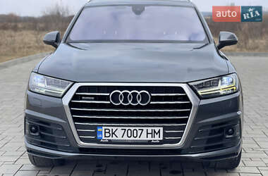 Внедорожник / Кроссовер Audi Q7 2015 в 