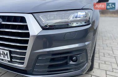 Внедорожник / Кроссовер Audi Q7 2015 в 