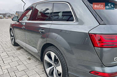 Внедорожник / Кроссовер Audi Q7 2015 в 