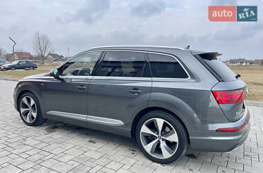 Внедорожник / Кроссовер Audi Q7 2015 в 
