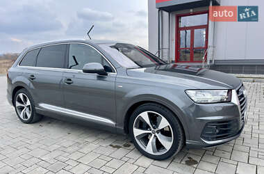 Внедорожник / Кроссовер Audi Q7 2015 в 