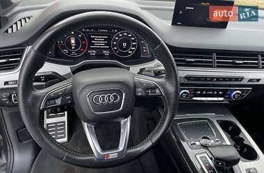 Внедорожник / Кроссовер Audi Q7 2015 в 