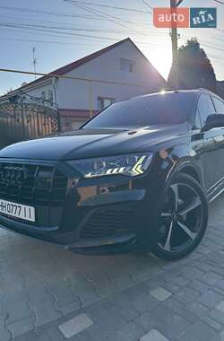 Внедорожник / Кроссовер Audi Q7 2020 в 