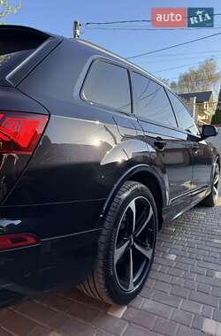 Внедорожник / Кроссовер Audi Q7 2020 в 