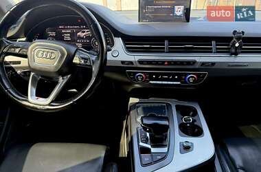 Внедорожник / Кроссовер Audi Q7 2016 в 