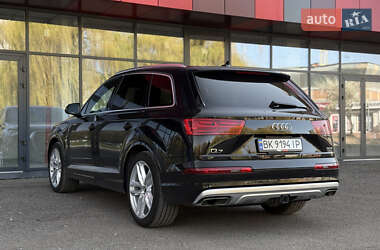 Внедорожник / Кроссовер Audi Q7 2018 в 