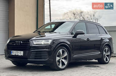 Внедорожник / Кроссовер Audi Q7 2015 в 