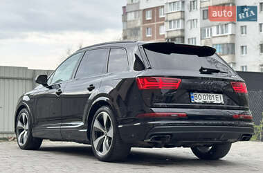 Внедорожник / Кроссовер Audi Q7 2015 в 