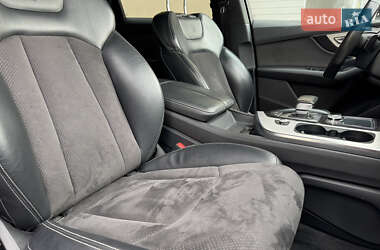 Внедорожник / Кроссовер Audi Q7 2015 в 