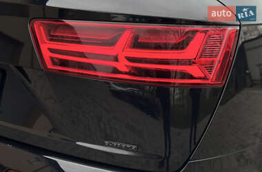 Внедорожник / Кроссовер Audi Q7 2015 в 