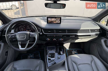 Внедорожник / Кроссовер Audi Q7 2016 в 
