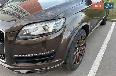 Позашляховик / Кросовер Audi Q7 2011 в 