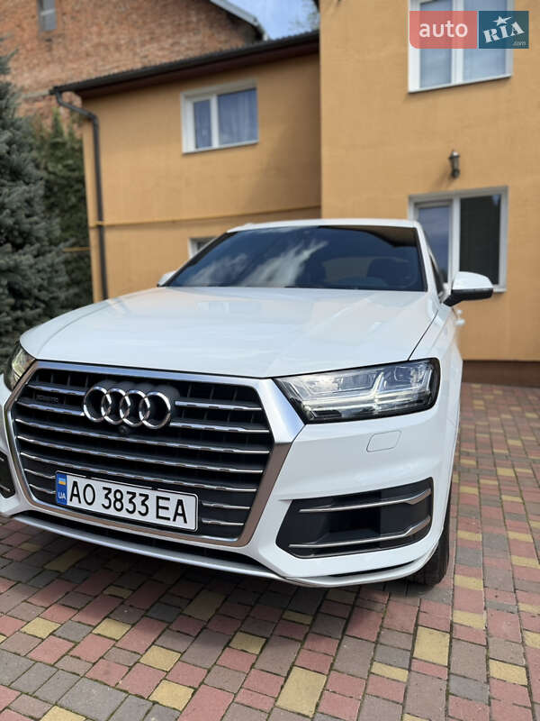 Внедорожник / Кроссовер Audi Q7 2017 в Ужгороде