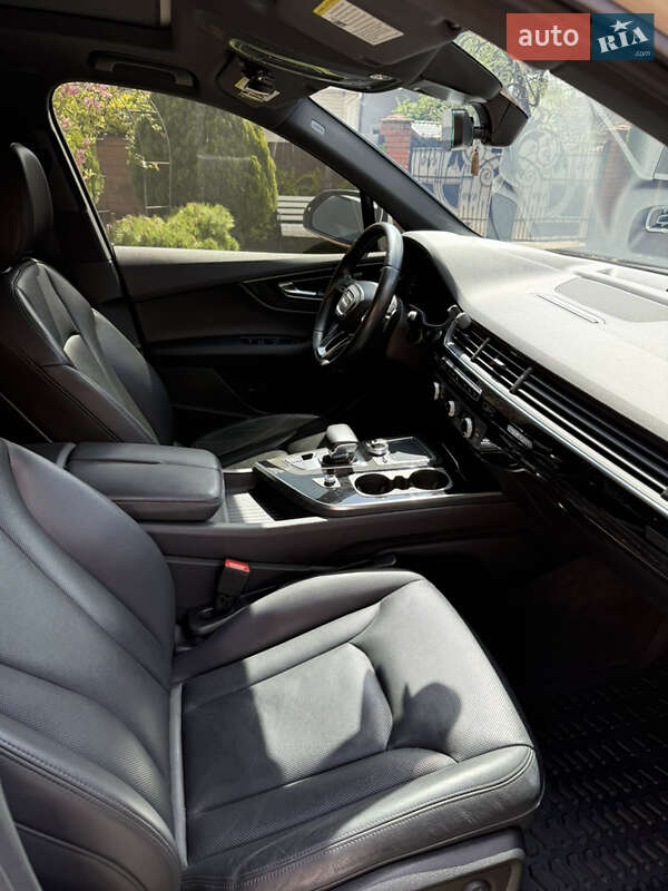 Внедорожник / Кроссовер Audi Q7 2017 в Ужгороде