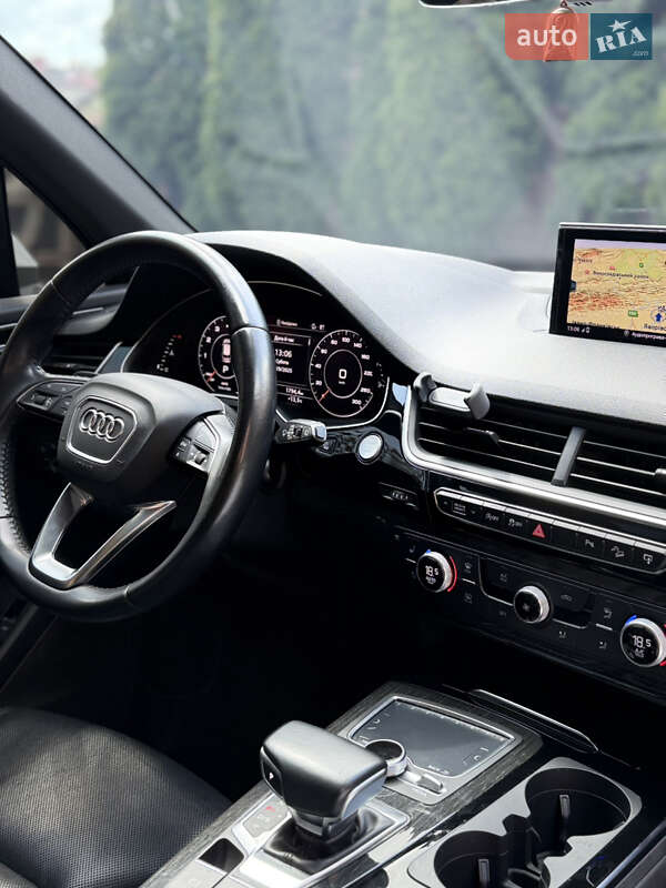 Внедорожник / Кроссовер Audi Q7 2017 в Ужгороде