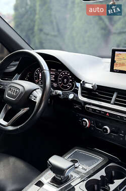 Позашляховик / Кросовер Audi Q7 2017 в 
