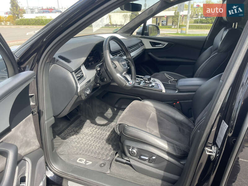 Внедорожник / Кроссовер Audi Q7 2015 в Киеве
