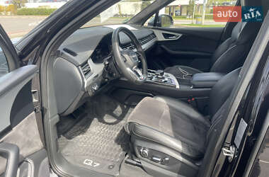 Позашляховик / Кросовер Audi Q7 2015 в 