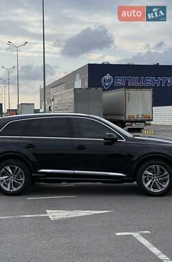 Внедорожник / Кроссовер Audi Q7 2020 в 